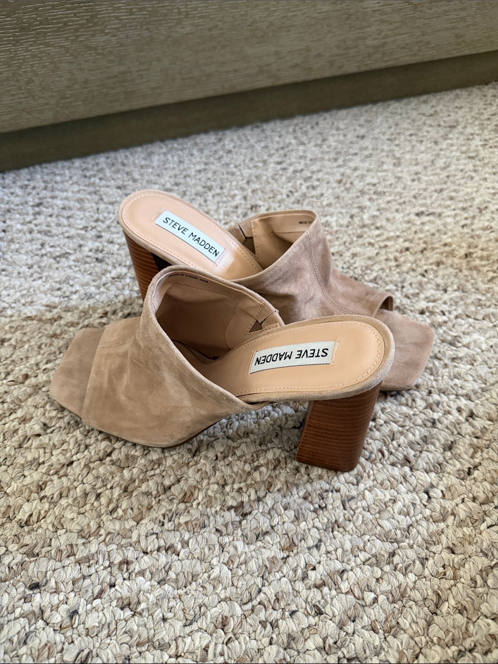 Steve Madden Beige Suede Open-Toe Block Heel Mules